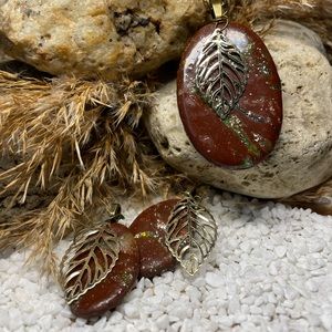 Rich brown crowned polymer clay and alloy leaves.  LL2C NE 209